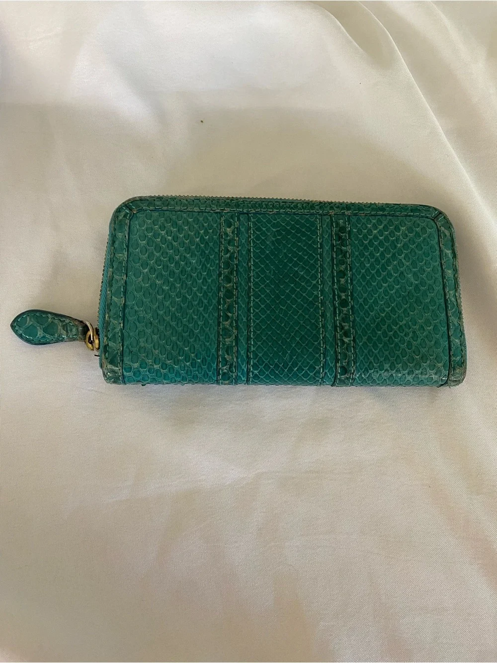 Burberry zip around